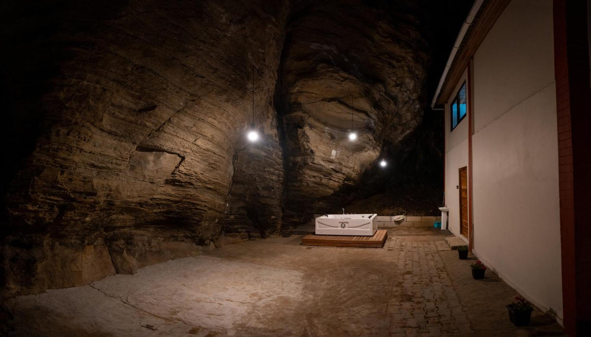 Cave Hill By Ferns Hotel Aizawl Bagian luar foto