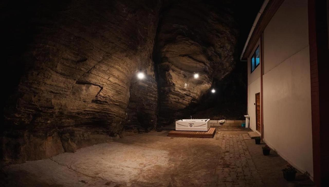 Cave Hill By Ferns Hotel Aizawl Bagian luar foto
